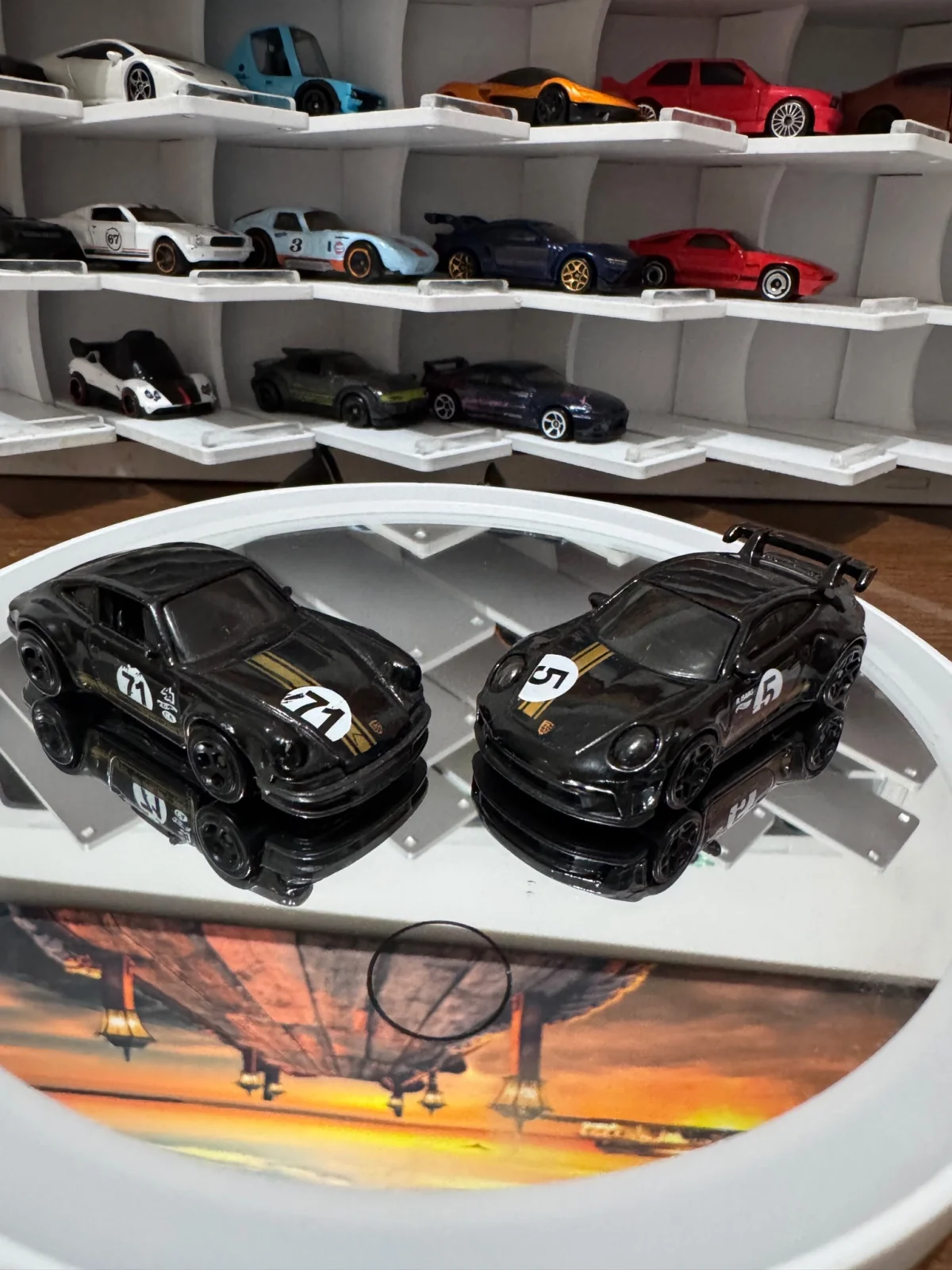 Hot Wheels Old vs New Porsche 911  1:64