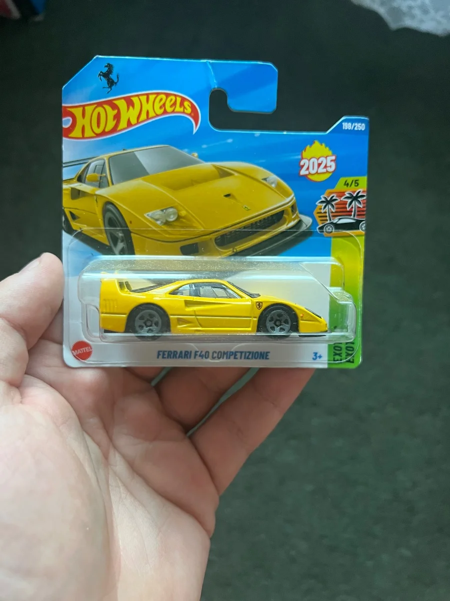 Hot Wheels Ferrari f40 competizione 1:64