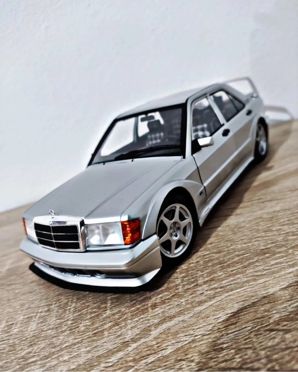 Solido 1/18 MERCEDES-BENZ 190 EVO II (W201) - ASTRAL SILVER - 1990 1:18