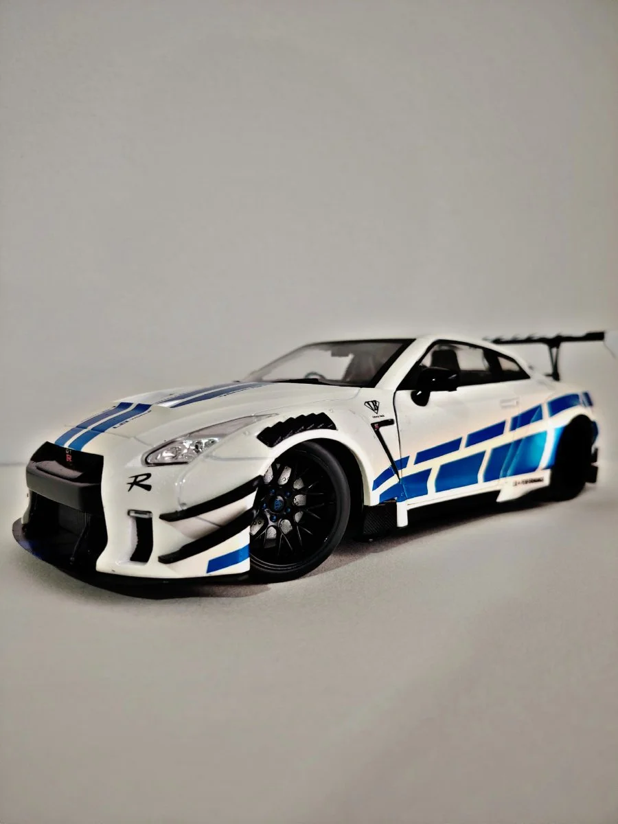 Solido Nissan GT-R (R35) W/ Liberty Walk Body Kit 2.0 – White & Blue Stripes 2024 1:18