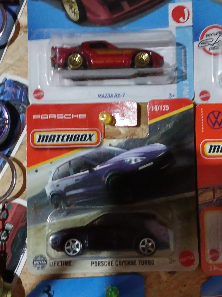 AutoArt Porshe cayeen turbo  1:64