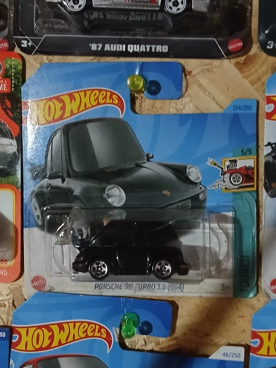 AutoArt Porshe 911 turbo 3.6 (954) 1:64