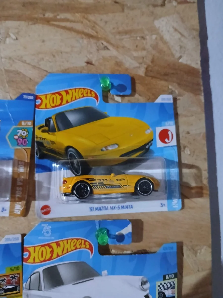 AutoArt 91 mazda mx-5 miata 1:64