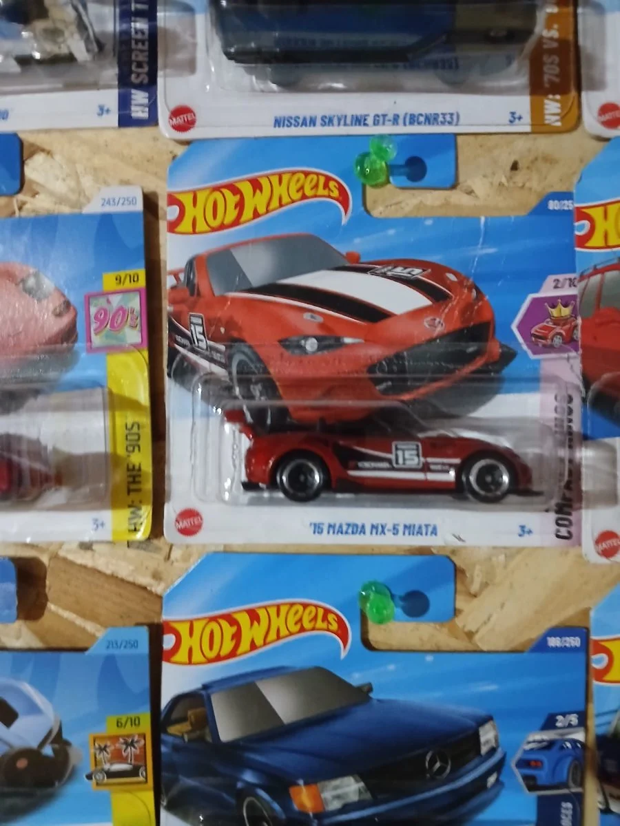 AutoArt  15 Mazda mx-5 miata 1:64