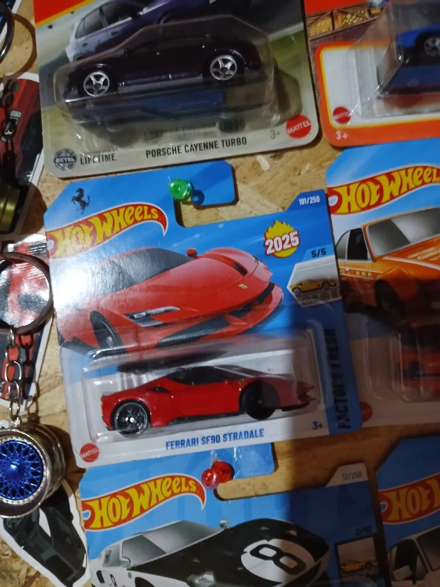 AutoArt Ferrari sf90 stradale 1:64