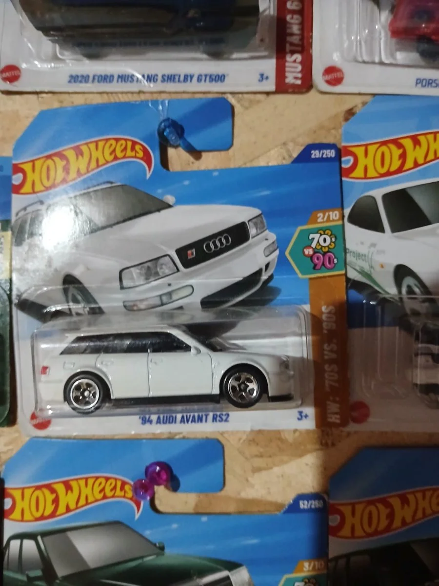 AutoArt 94 audi avant rs2 1:64