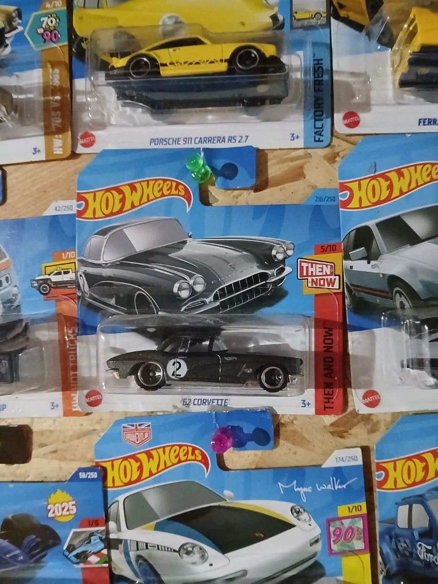 AutoArt 62 Corvettes  1:64