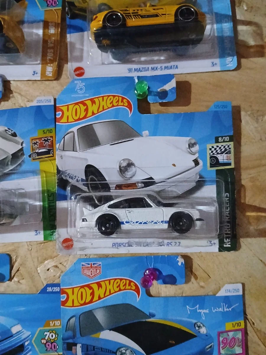 AutoArt Porsche 911 carera rs 2.7 1:64
