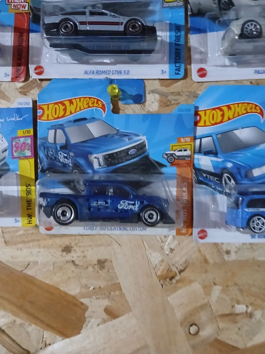 AutoArt Ford f-150 lightning custom 1:64