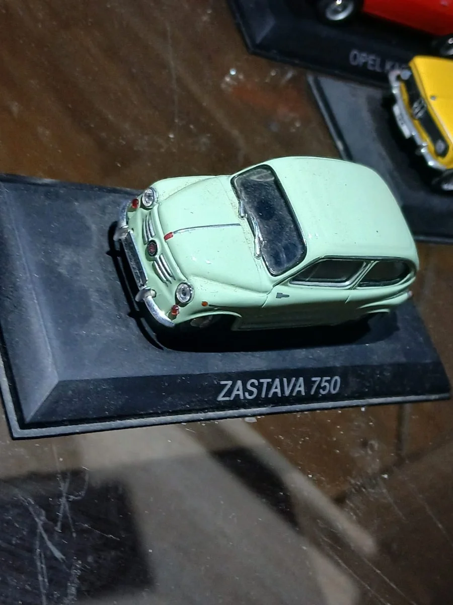 AutoArt Zastava 750 1:64