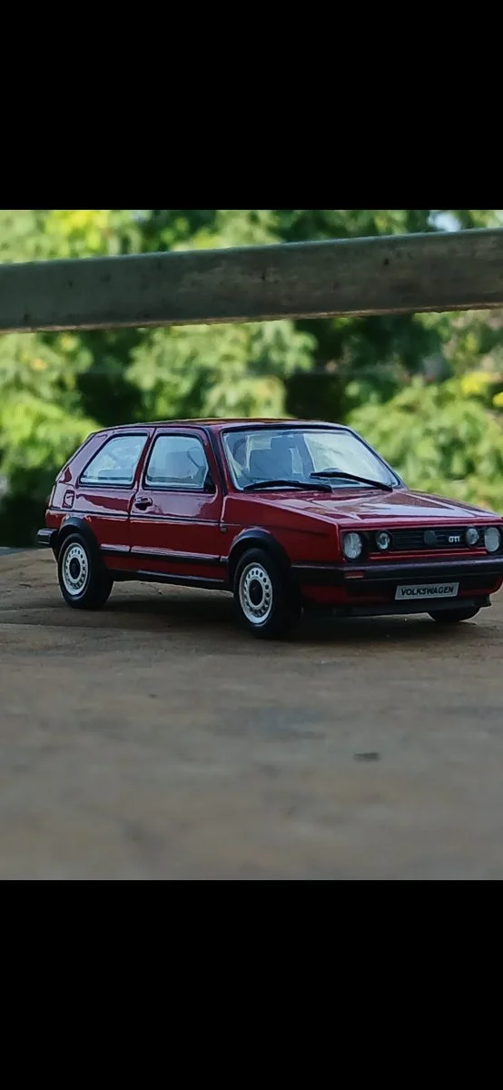 AutoArt Golf 2 1:64