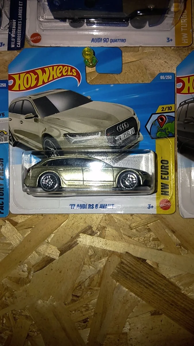 Hot Wheels 17 audi rs 6 avant 1:64