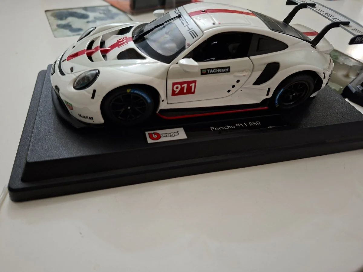 Bburago Porsche 911 RSR 1:24