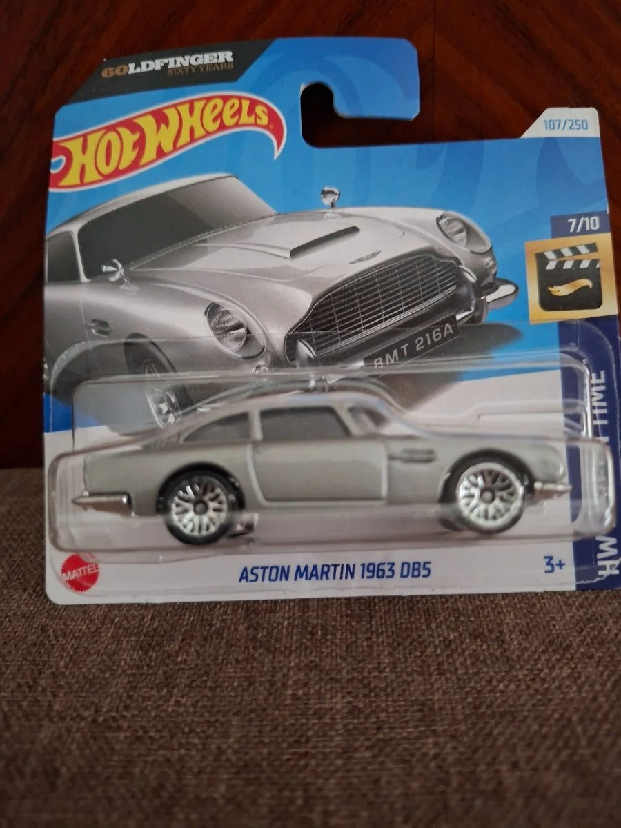 Hot Wheels Aston Martin 1963 DBS 1:64
