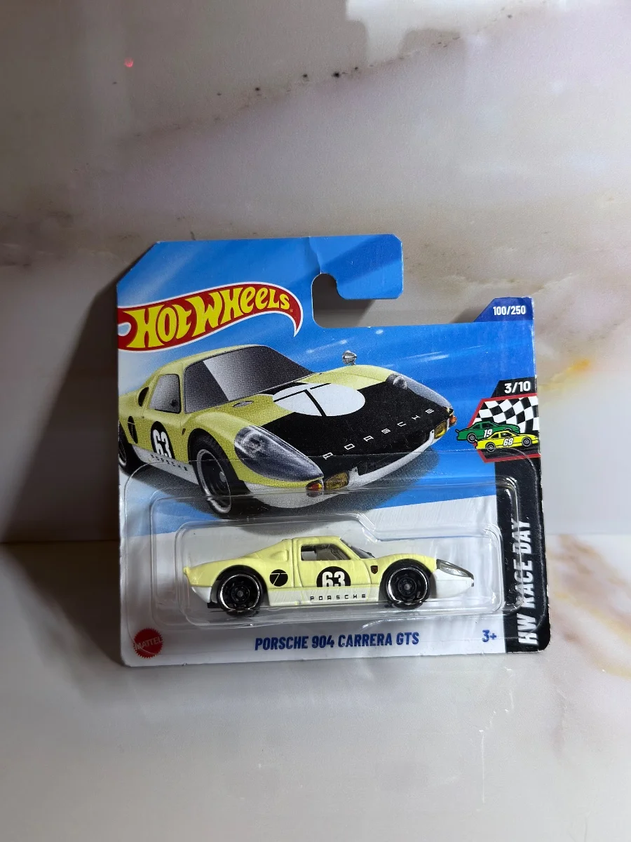 Hot Wheels PORSCHE 904 CARRERA GTS 1:64