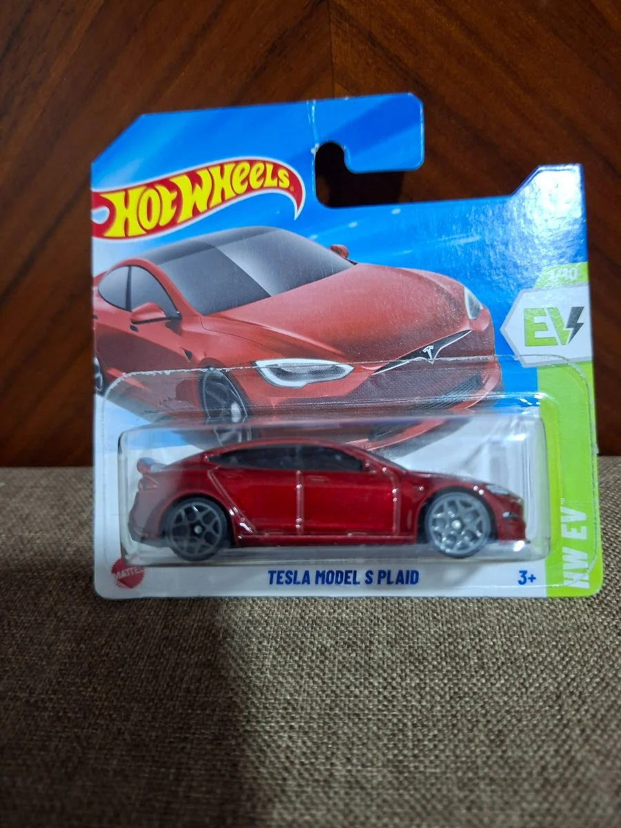 Hot Wheels Tesla Model S plaid 1:64