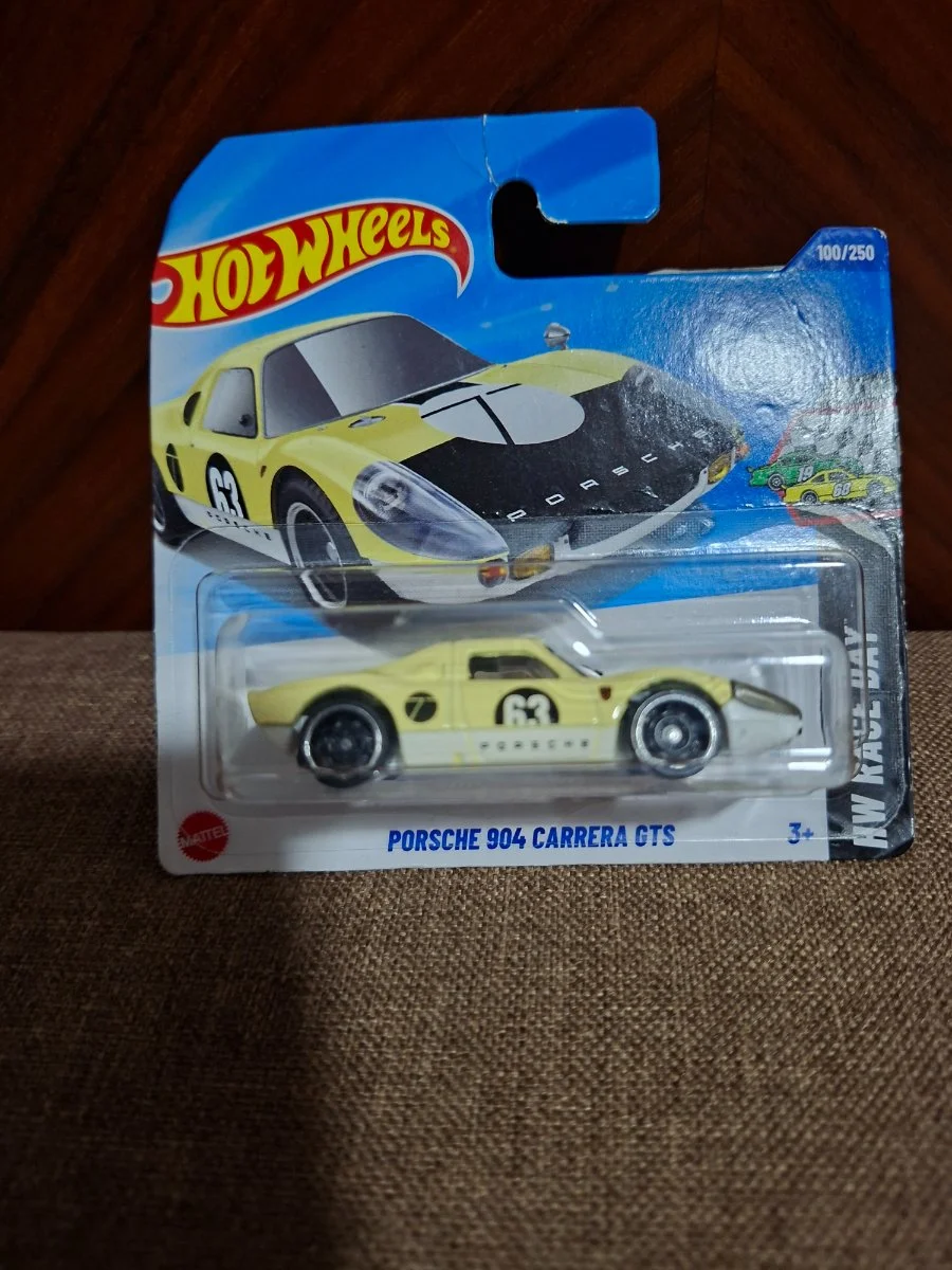 Hot Wheels Porsche 904 Carrera GTS 1:64
