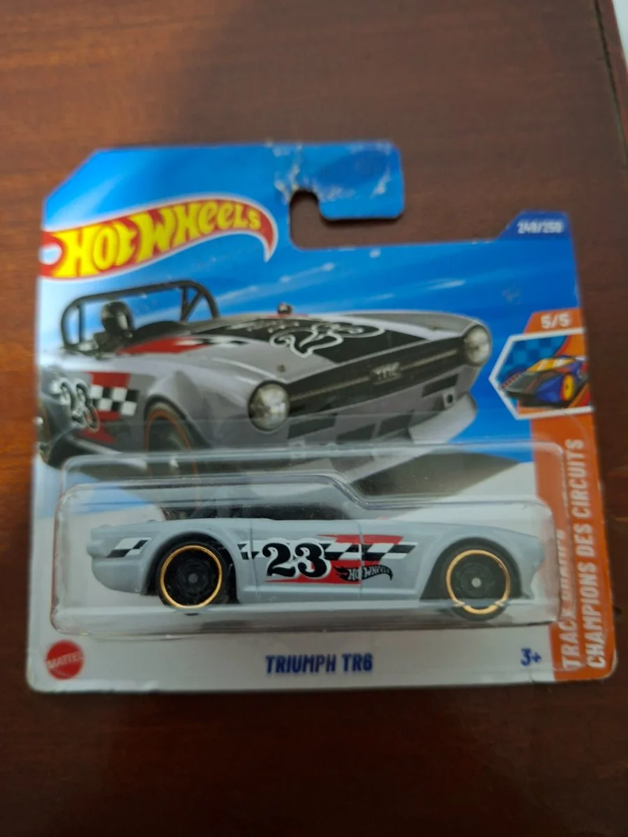 Hot Wheels Triumph TR6 1:64