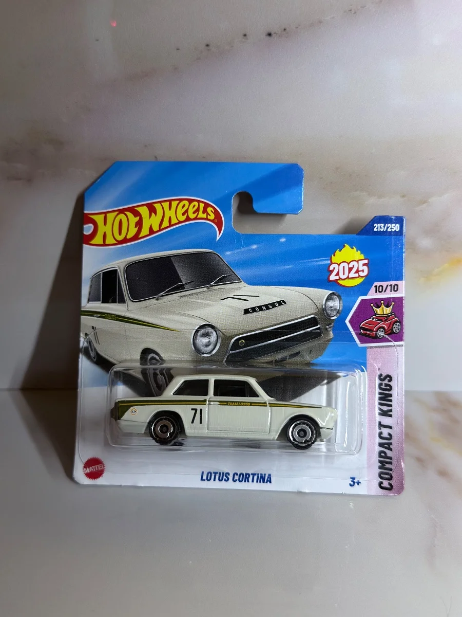 Hot Wheels LOTUS CORTINA 1:64