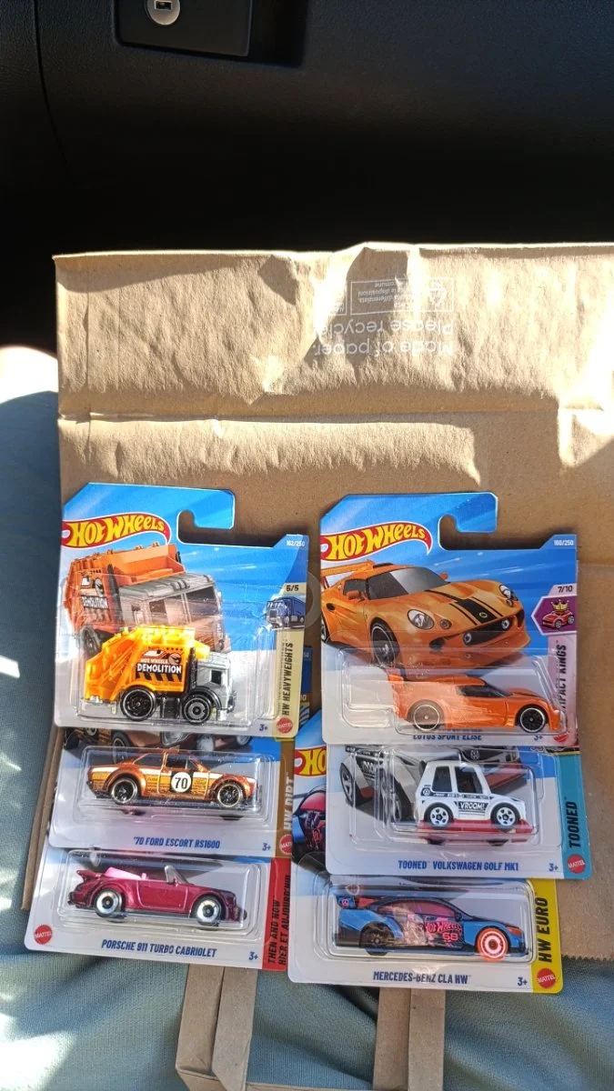 Hot Wheels Današnji hunt  1:64
