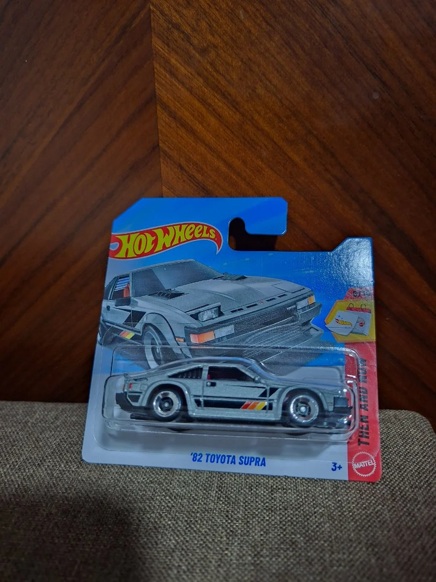 Hot Wheels '82 Toyota supra 1:64