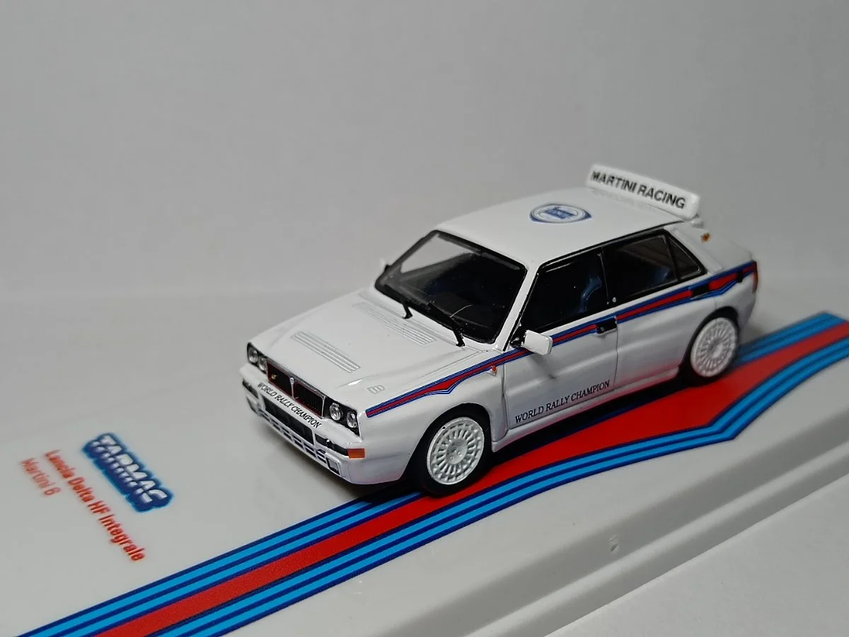 Tarmac Works Lancia Delta HF Integrale Martini 6 1:64