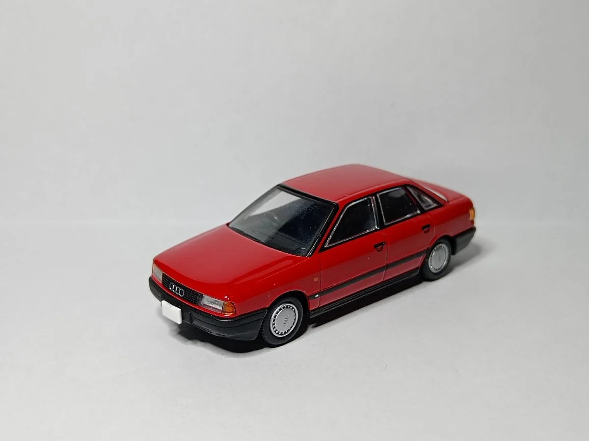 AutoArt Audi 80 2.0E  1:64
