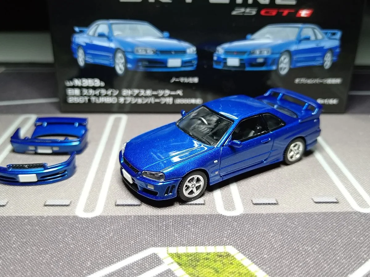 AutoArt Nissan Skyline R34 25GT Turbo  1:64