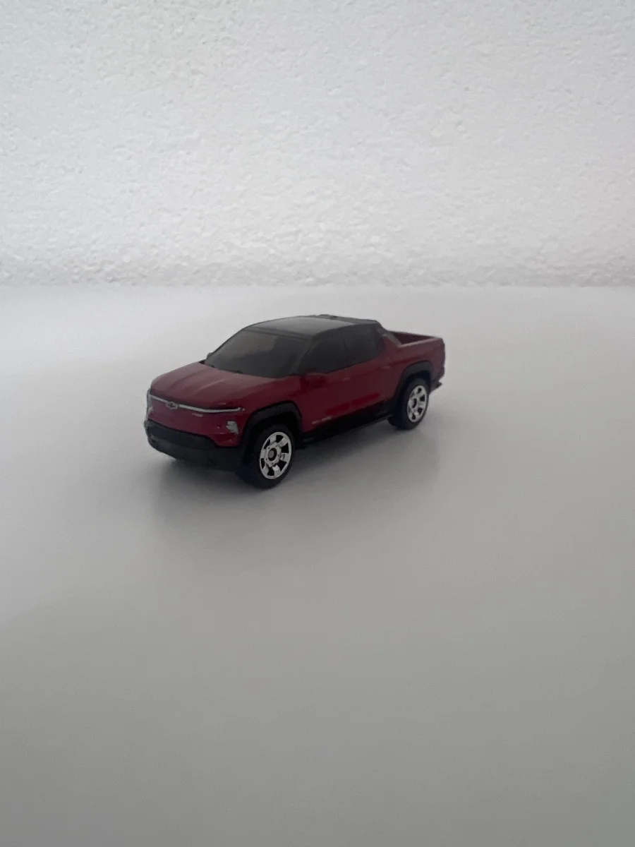 Matchbox 2024 Chevy Silverado EV TM GM 1:64