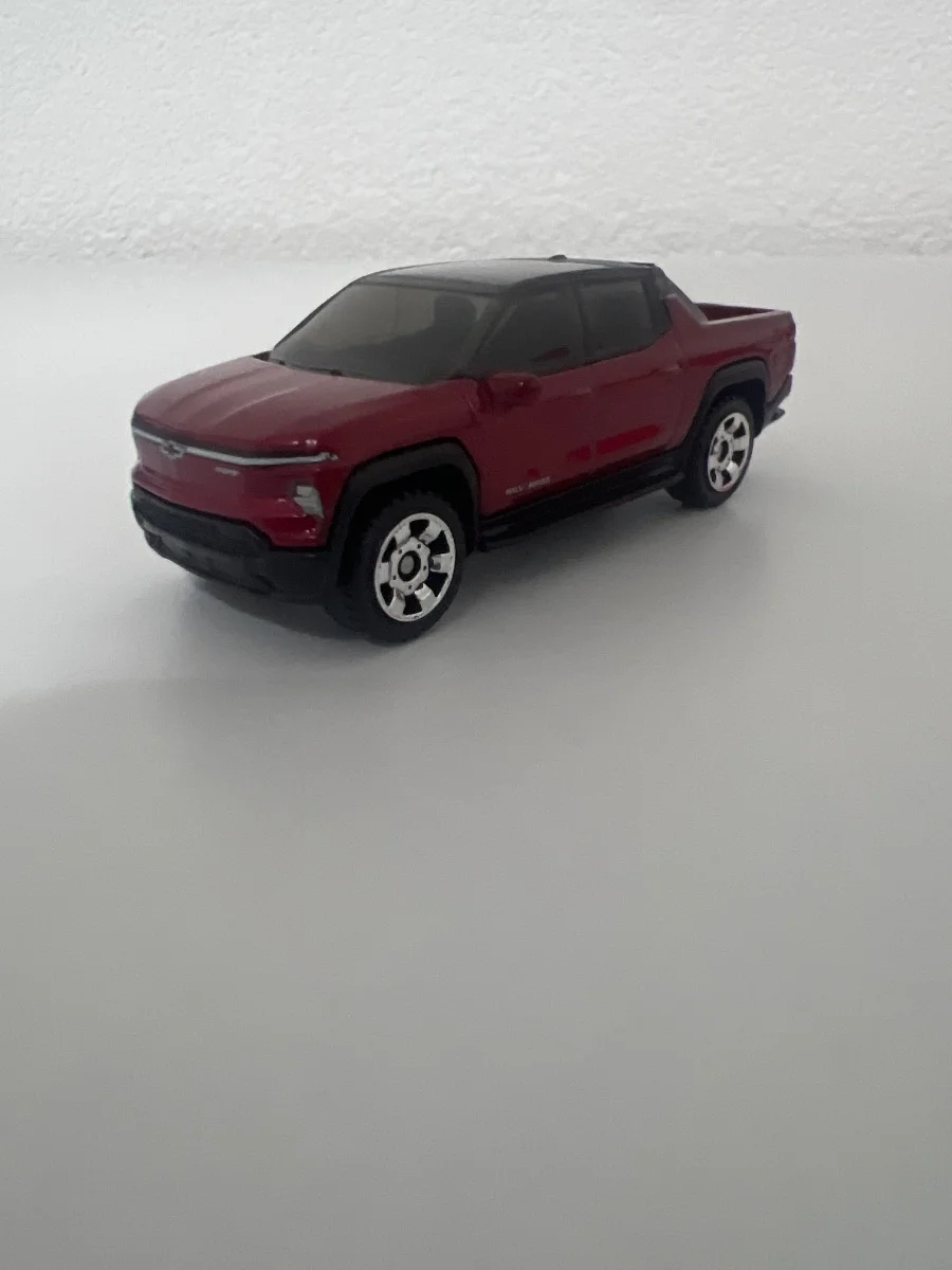 Matchbox 2024 Chevy Silverado EV TM GM 1:64