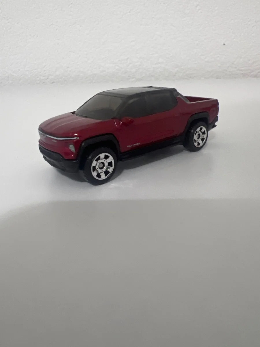 Matchbox 2024 Chevy Silverado EV TM GM 1:64