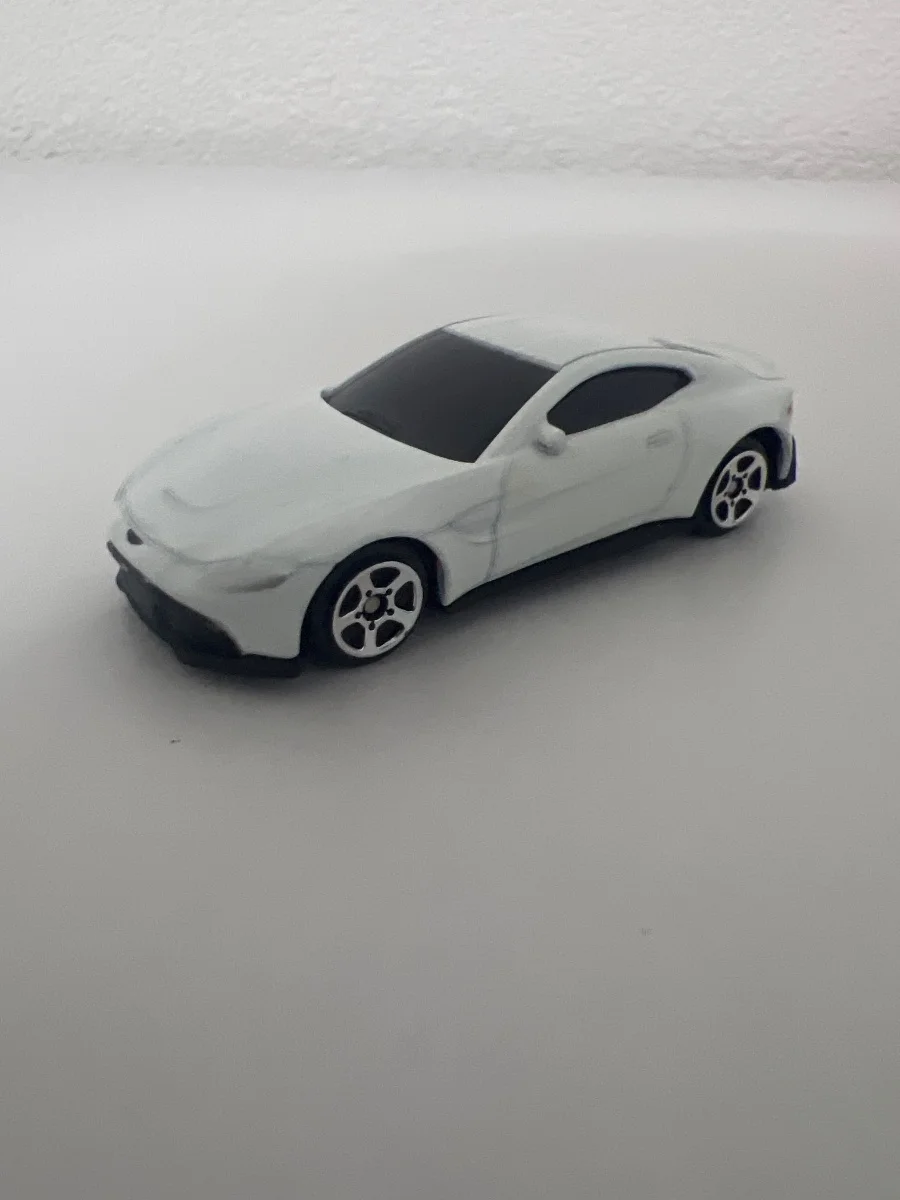 RMZ City Aston Martin Vantage 1:64
