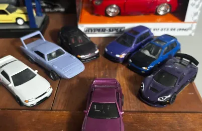 Vodič kroz sve popularne diecast brendove – koji proizvođač mini autića je najbolji za vas?