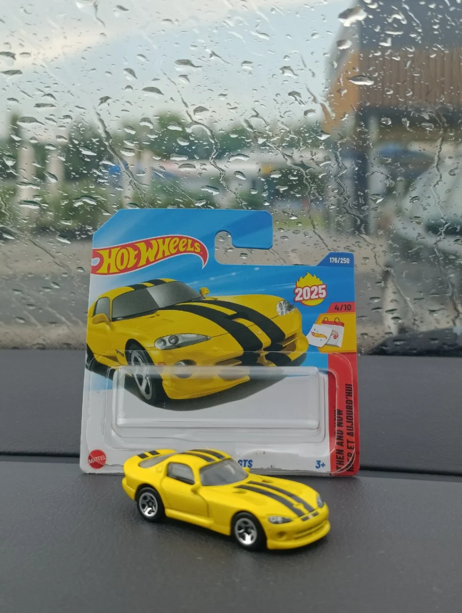 Hot Wheels Dodge Viper GTS 1:64