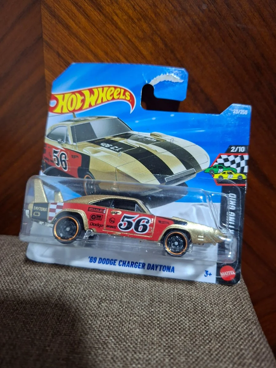 Hot Wheels '68 Dodge Charger Daytona 1:64