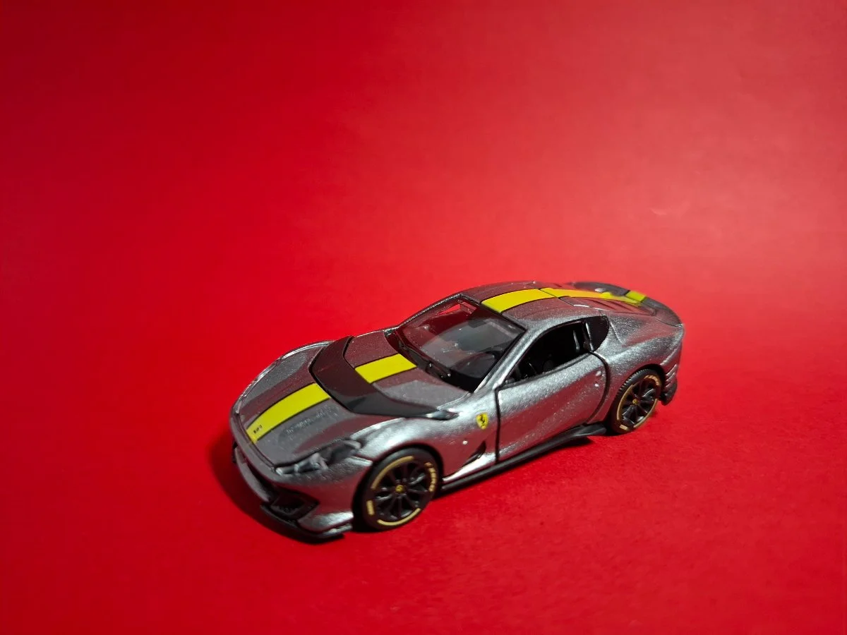 Bburago FERRARI 812 COMPETIZIONe 1:64