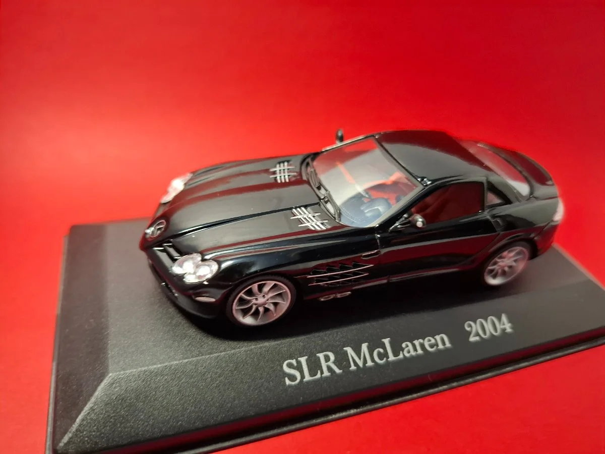 AutoArt MERCEDES-BENZ SLR McLaren 1:43