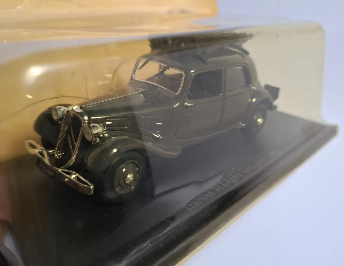 AutoArt Citroen Traction 11 Legere Gazogene 1:43