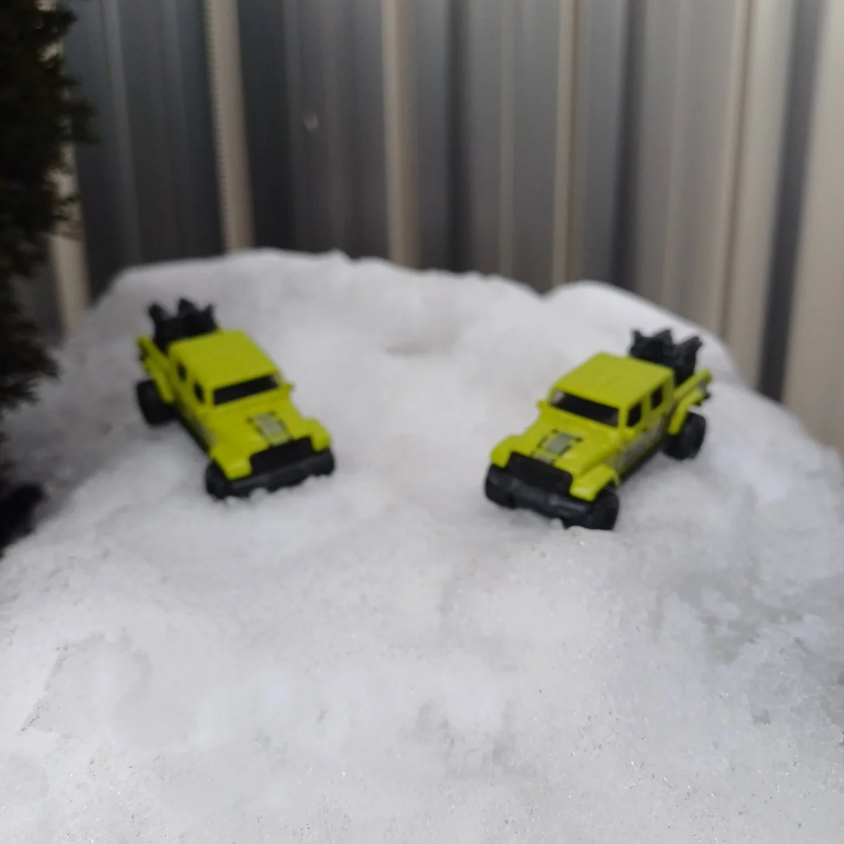 AutoArt Jeep gladijator 1:64