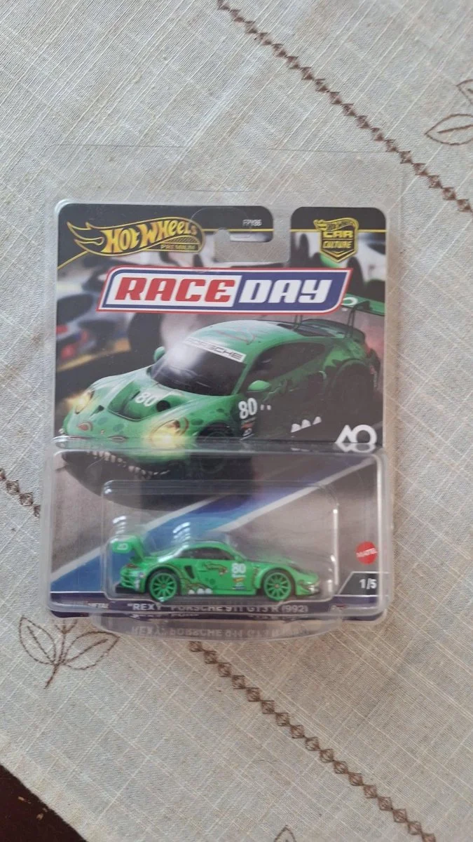 Hot Wheels Porsche 911 GT3 R Rexy 1:64