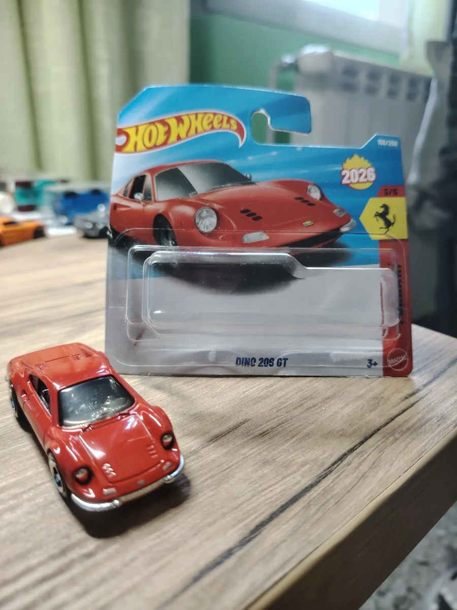 Hot Wheels Ferrari Dino 206 GT 1:64