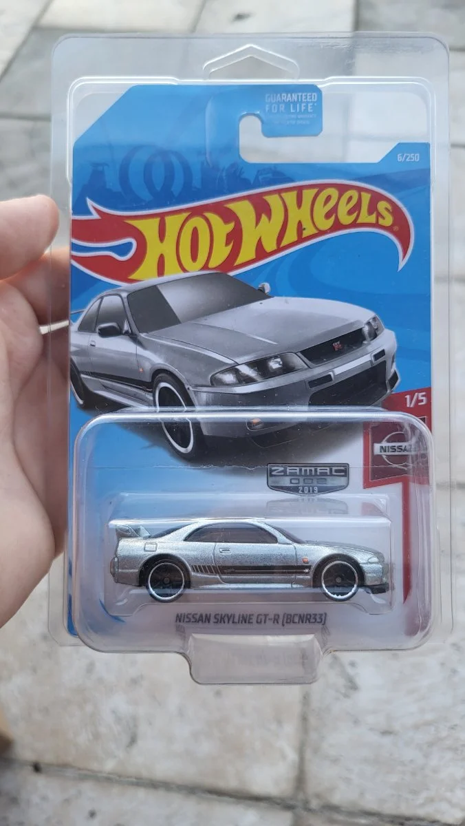 Hot Wheels Nissan skyline r33 1:64