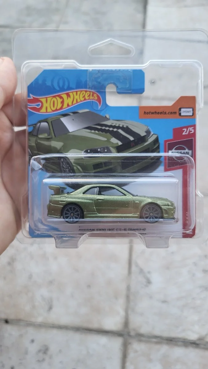 Hot Wheels Nissan skyline r34 1:64