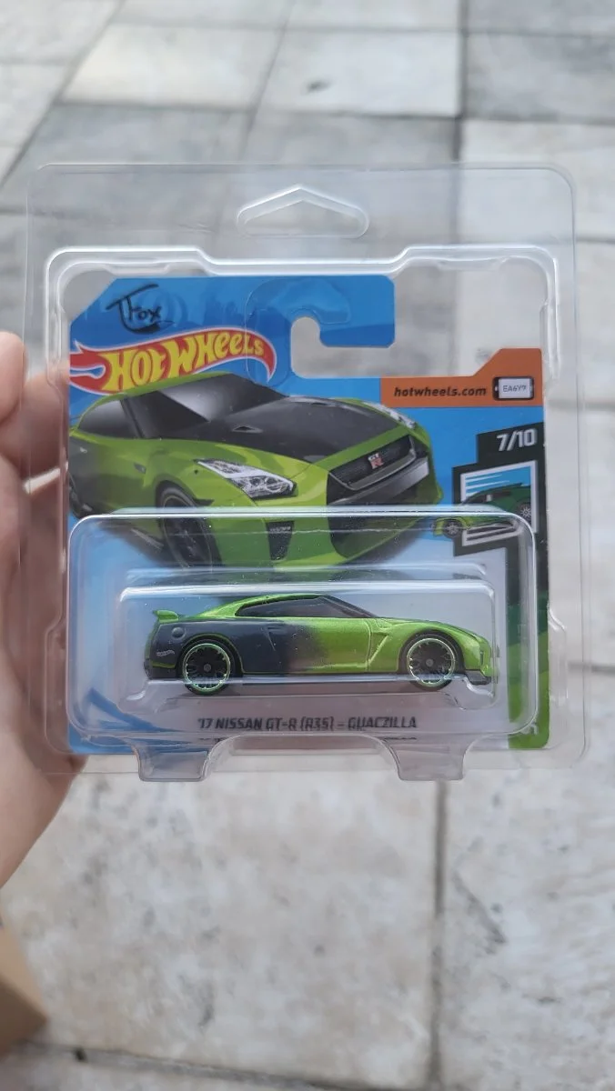 Hot Wheels Nissan skyline r35 1:64