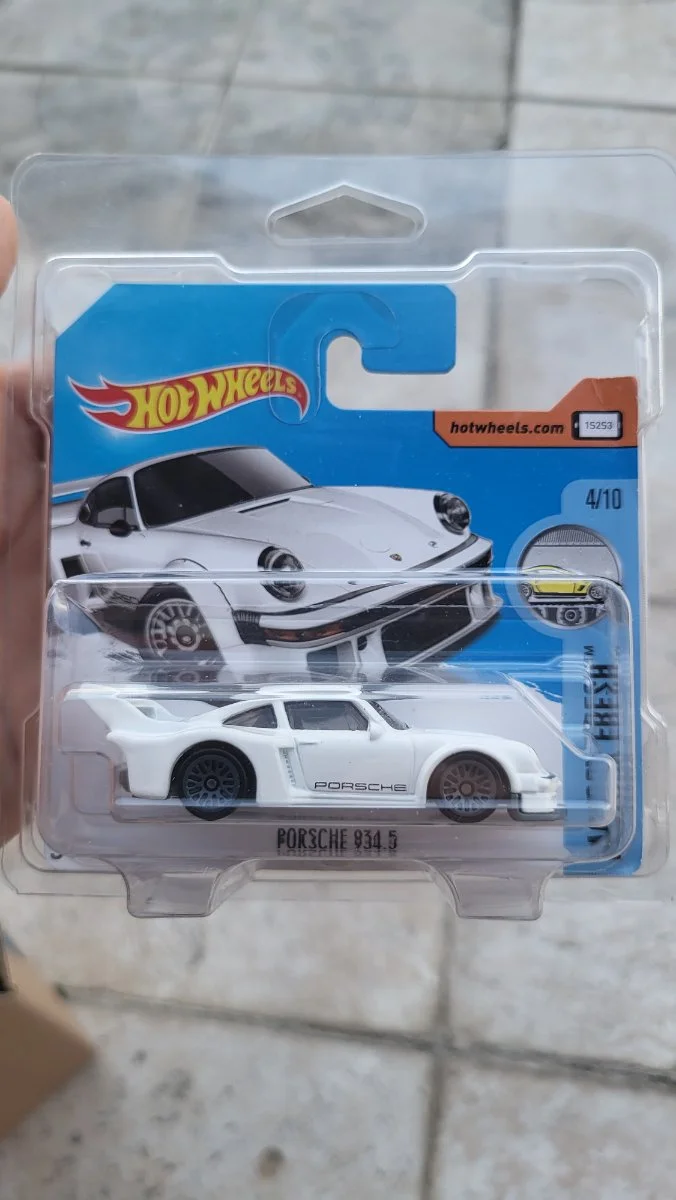 AutoArt Porsche 934.5 1:64