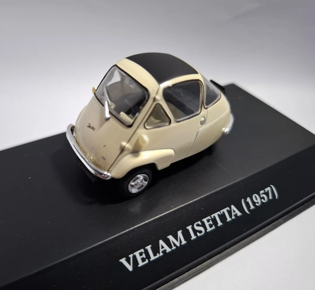 AutoArt VELAM ISETTA 1:43