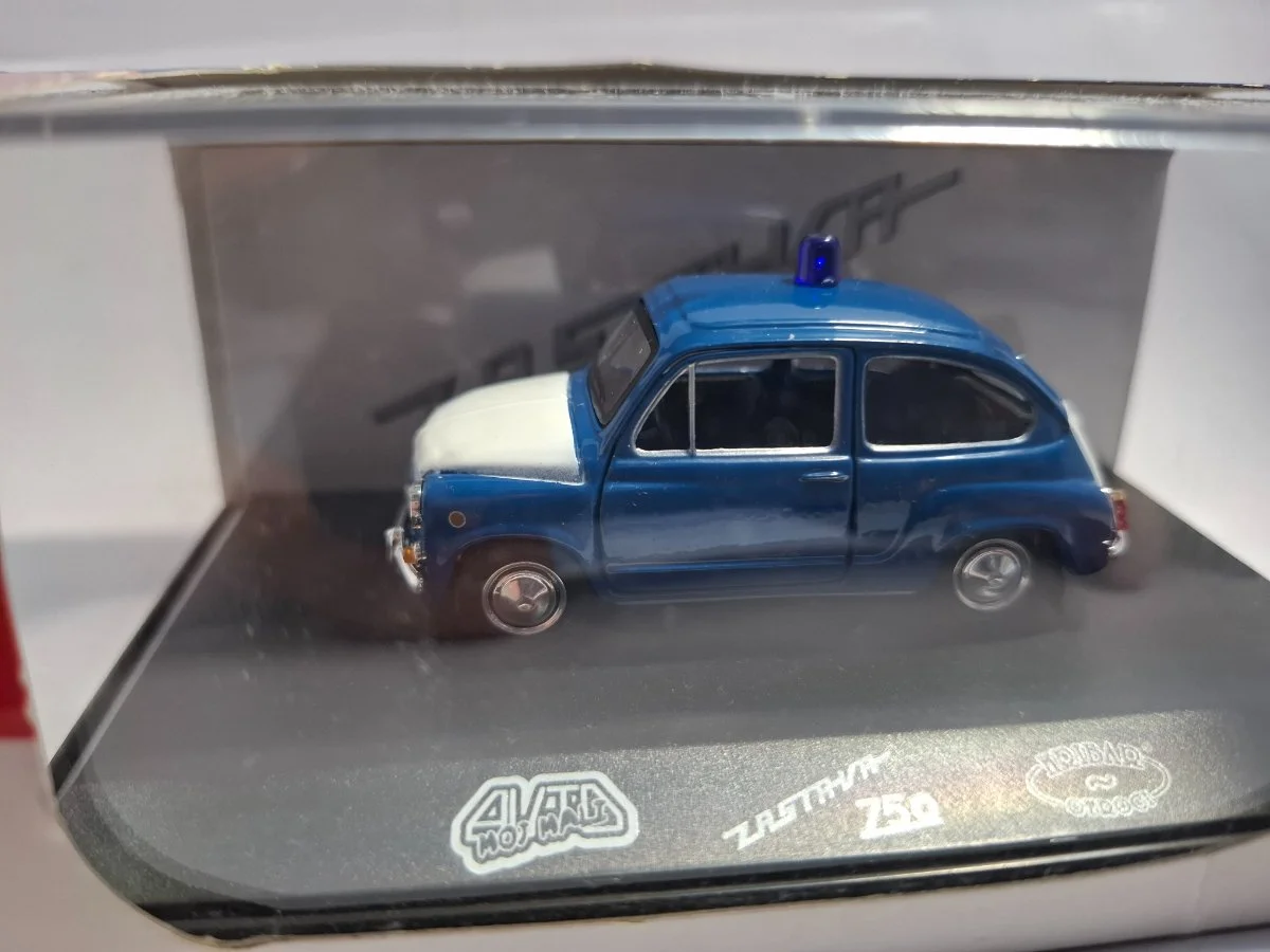 AutoArt ZASTAVA 750 1:43