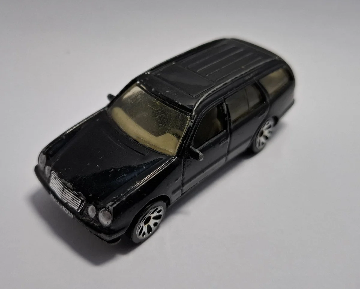 Matchbox MERCEDES-BENZ E430 WAGON 1:64