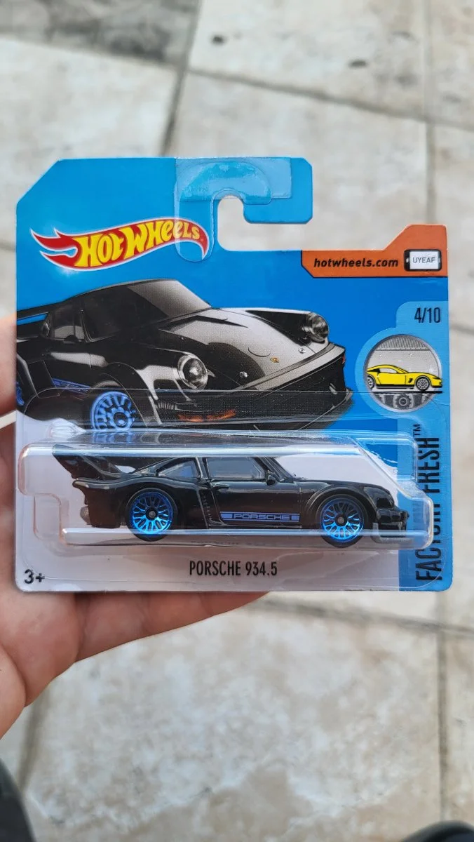 Hot Wheels Porsche 934.5 1:64