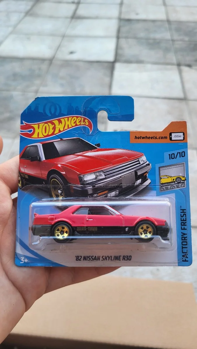 Hot Wheels Nissan skyline r30 1:64